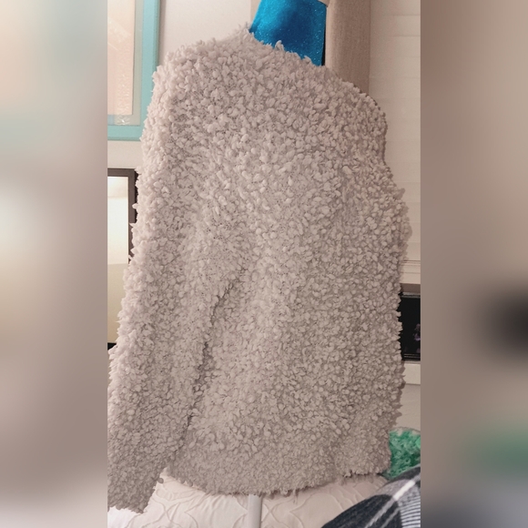 Pink Lily Gray Sherpa style Popcorn knit Sweater    ☺️Bundle and save - Picture 2 of 7